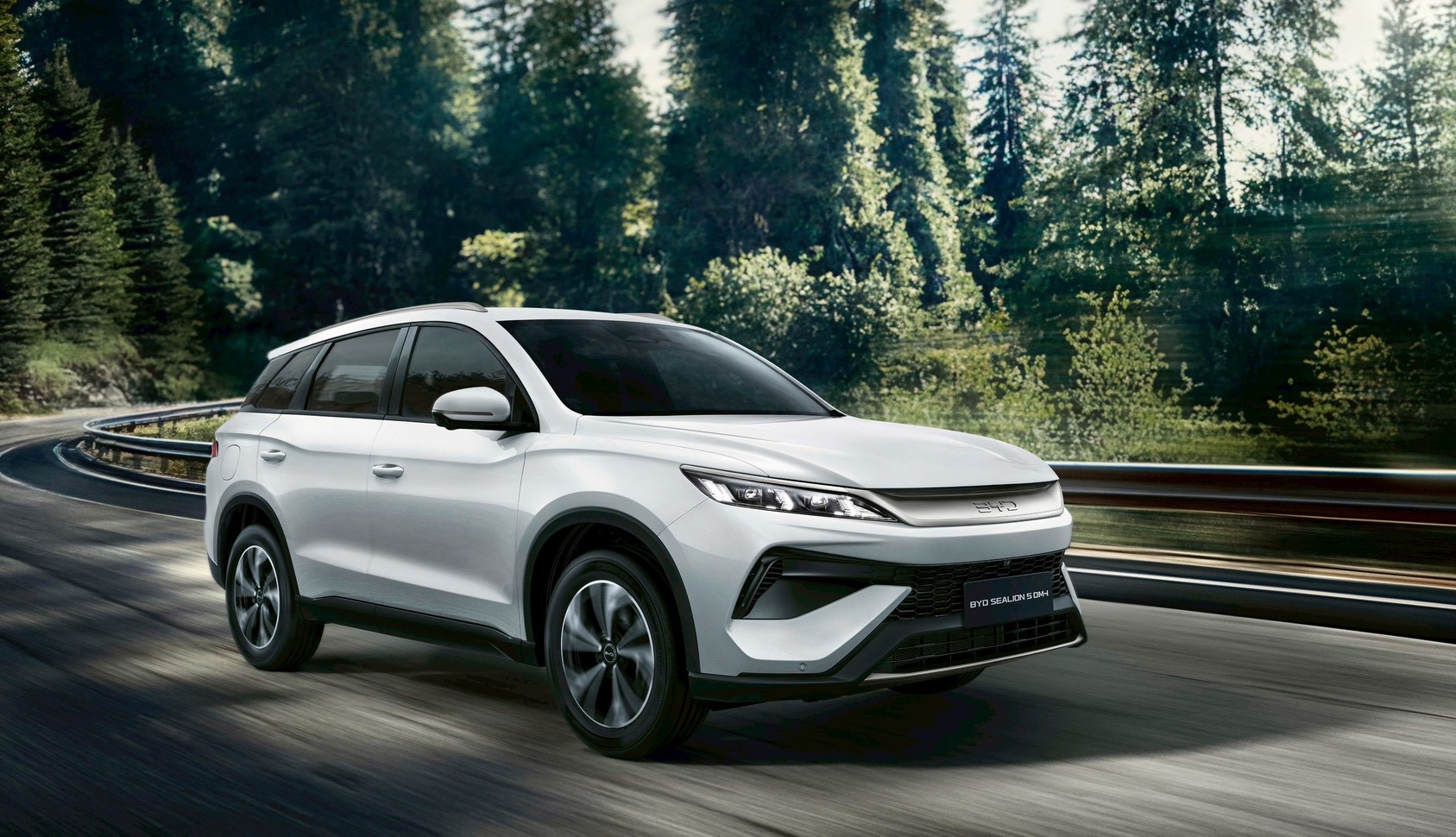 BYD Sealion 5 - xe plug-in hybrid chạy 1.200 km chào khách Việt